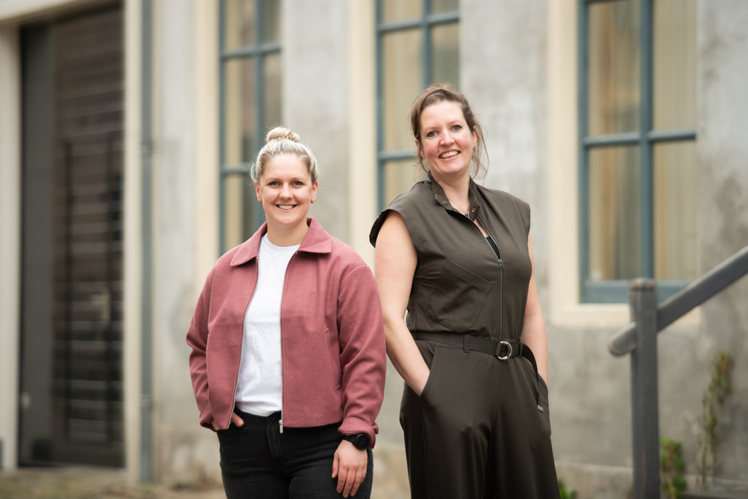 Esmee en Elsbeth van Sterk in Contact